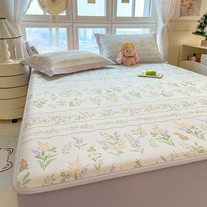 91家纺网 家纺一手货源 找家纺 莱家富 2026新款夏季花卉冰丝床裙席单件夏天冰豆豆A类可机洗学生宿舍空调软席 印花床笠席-洛克庄园