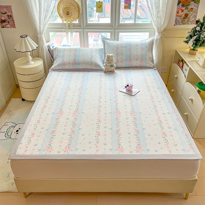 91家纺网 家纺一手货源 找家纺 莱家富 2026新款夏季花卉冰丝床裙席单件夏天冰豆豆A类可机洗学生宿舍空调软席 印花斜纹凉席-花知晓