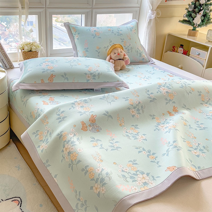 91家纺网 家纺一手货源 找家纺 莱家富 2026新款夏季花卉冰丝床裙席单件夏天冰豆豆A类可机洗学生宿舍空调软席 印花斜纹凉席-丛林小兔