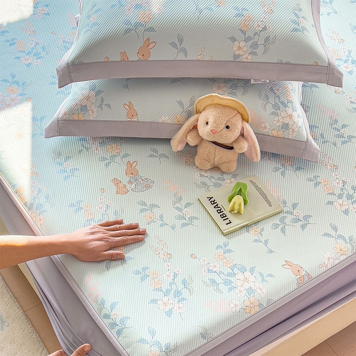 91家纺网 家纺一手货源 找家纺 莱家富 2026新款夏季花卉冰丝床裙席单件夏天冰豆豆A类可机洗学生宿舍空调软席 印花床笠席-丛林小兔