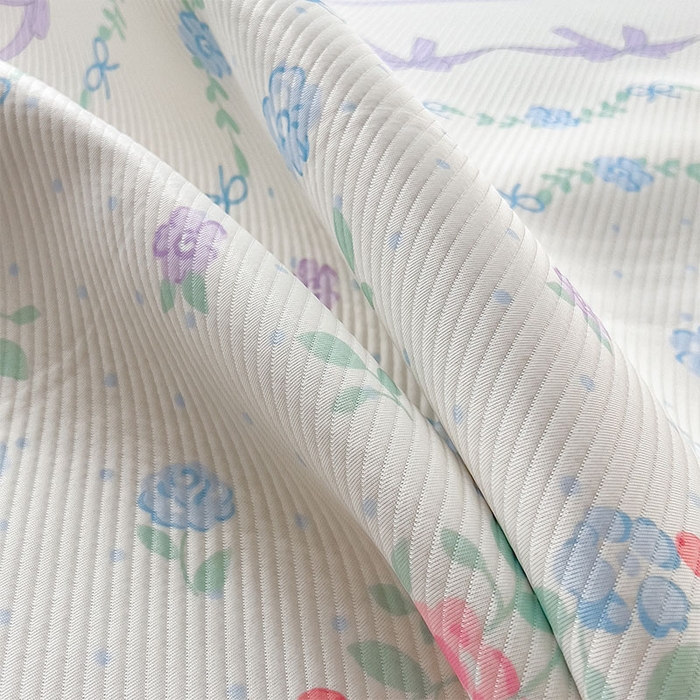 91家纺网 家纺一手货源 找家纺 莱家富 2026新款夏季花卉冰丝床裙席单件夏天冰豆豆A类可机洗学生宿舍空调软席 印花斜纹凉席-田园之家