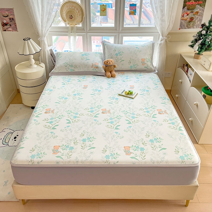 91家纺网 家纺一手货源 找家纺 莱家富 2026新款夏季花卉冰丝床裙席单件夏天冰豆豆A类可机洗学生宿舍空调软席 印花床笠席-丛林小熊