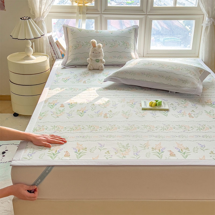 91家纺网 家纺一手货源 找家纺 莱家富 2026新款夏季花卉冰丝床裙席单件夏天冰豆豆A类可机洗学生宿舍空调软席 印花斜纹凉席-洛克庄园