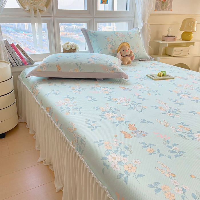 91家纺网 家纺一手货源 找家纺 莱家富 2026新款夏季花卉冰丝床裙席单件夏天冰豆豆A类可机洗学生宿舍空调软席 印花床裙席-丛林小兔