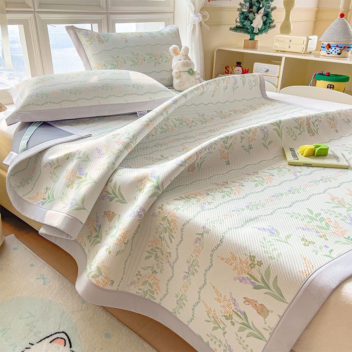 91家纺网 家纺一手货源 找家纺 莱家富 2026新款夏季花卉冰丝床裙席单件夏天冰豆豆A类可机洗学生宿舍空调软席 印花斜纹凉席-洛克庄园