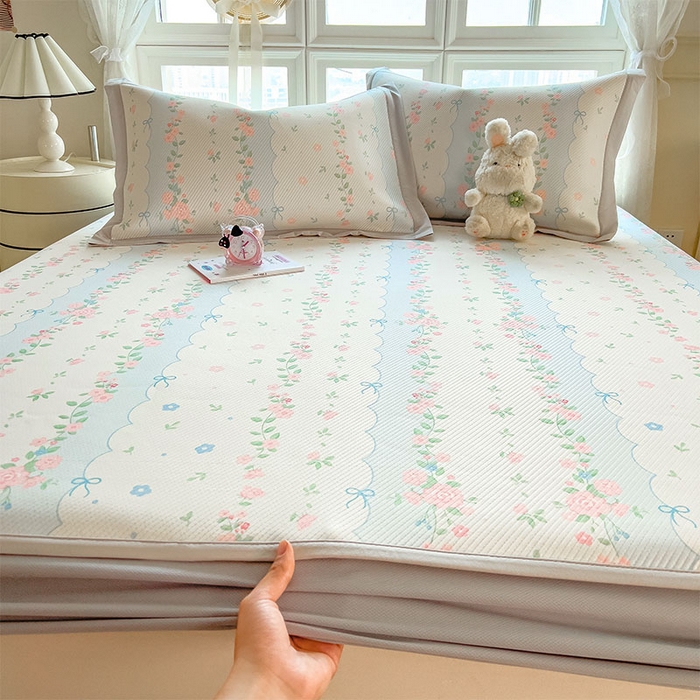 91家纺网 家纺一手货源 找家纺 莱家富 2026新款夏季花卉冰丝床裙席单件夏天冰豆豆A类可机洗学生宿舍空调软席 印花床笠席-花知晓