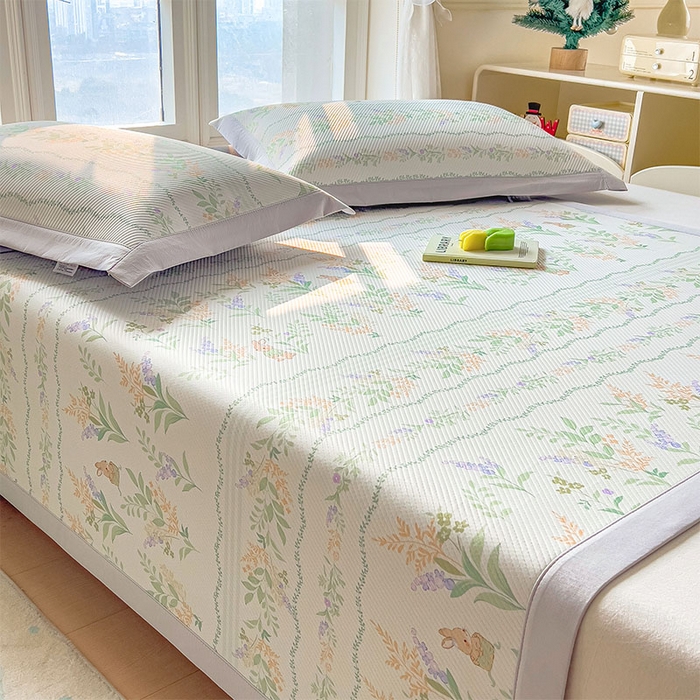 91家纺网 家纺一手货源 找家纺 莱家富 2026新款夏季花卉冰丝床裙席单件夏天冰豆豆A类可机洗学生宿舍空调软席 印花斜纹凉席-洛克庄园