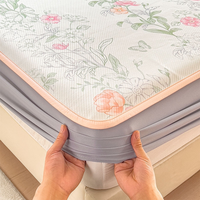 91家纺网 家纺一手货源 找家纺 莱家富 2026新款夏季花卉冰丝床裙席单件夏天冰豆豆A类可机洗学生宿舍空调软席 印花床笠席-牡丹粉