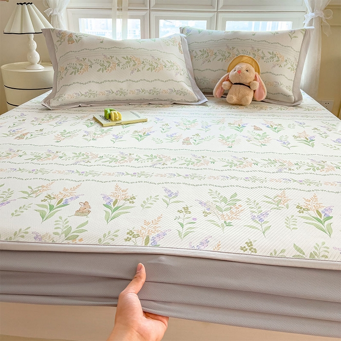 91家纺网 家纺一手货源 找家纺 莱家富 2026新款夏季花卉冰丝床裙席单件夏天冰豆豆A类可机洗学生宿舍空调软席 印花床笠席-洛克庄园