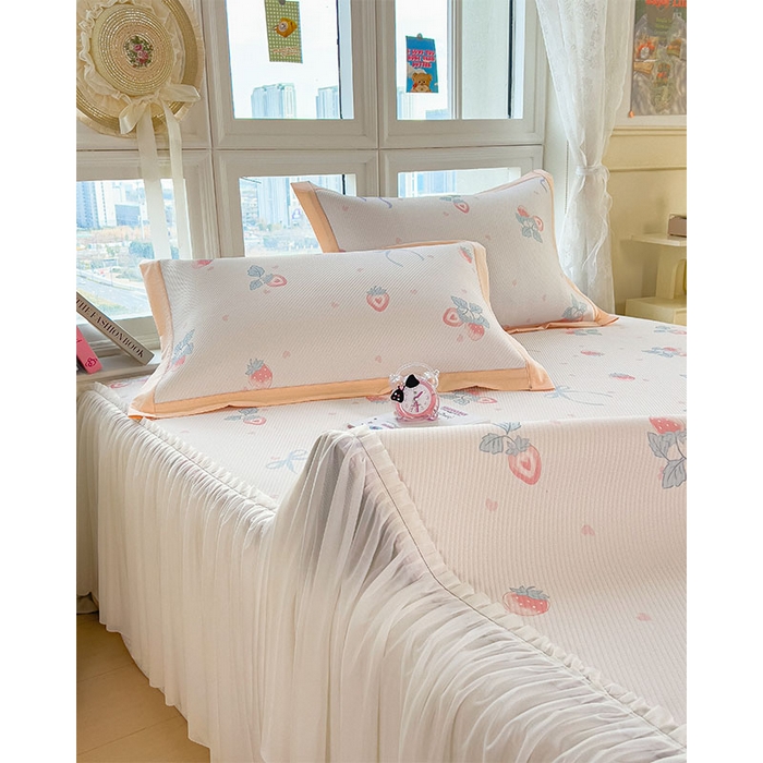 91家纺网 家纺一手货源 找家纺 莱家富 2026新款夏季花卉冰丝床裙席单件夏天冰豆豆A类可机洗学生宿舍空调软席 印花床裙席-草莓甜心