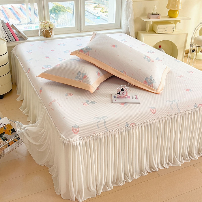 91家纺网 家纺一手货源 找家纺 莱家富 2026新款夏季花卉冰丝床裙席单件夏天冰豆豆A类可机洗学生宿舍空调软席 印花床裙席-草莓甜心