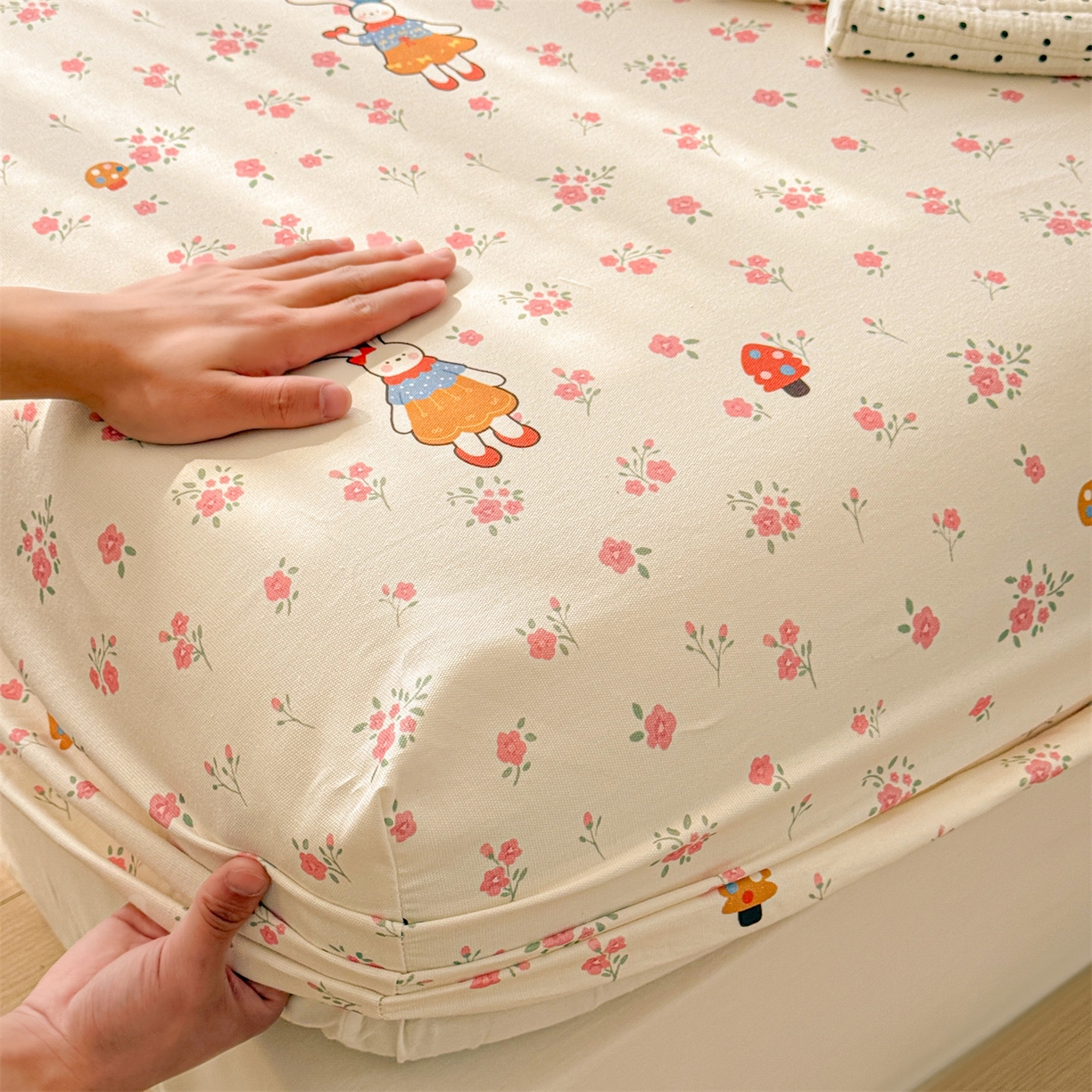 91家纺网 家纺一手货源 找家纺 名兮家居 2026春夏新款A类全棉纯棉老粗布床笠 床笠单件 花漾小兔