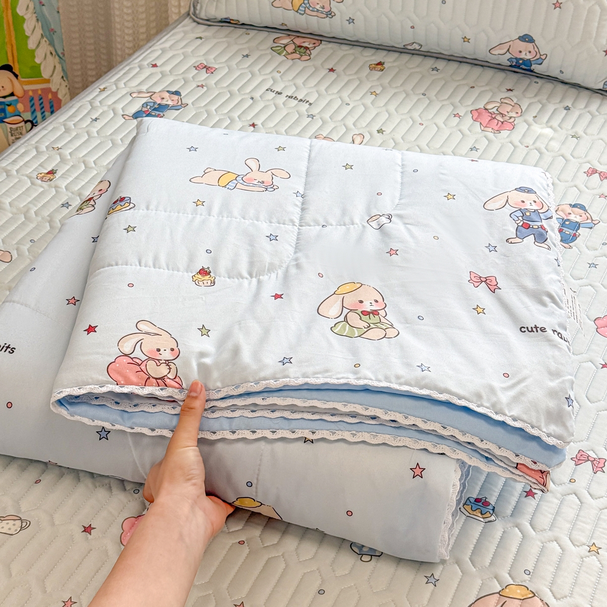 91家纺网 家纺一手货源 找家纺 慕尚家纺 2026新款乳胶凉席夏被空调被夏凉被套装组合 哈哈俱乐部