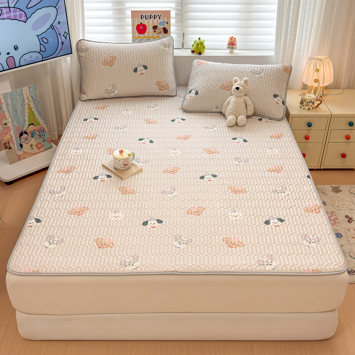 91家纺网 家纺一手货源 找家纺 慕尚家纺 2026新款乳胶凉席夏被空调被夏凉被套装组合 灰色奶狗