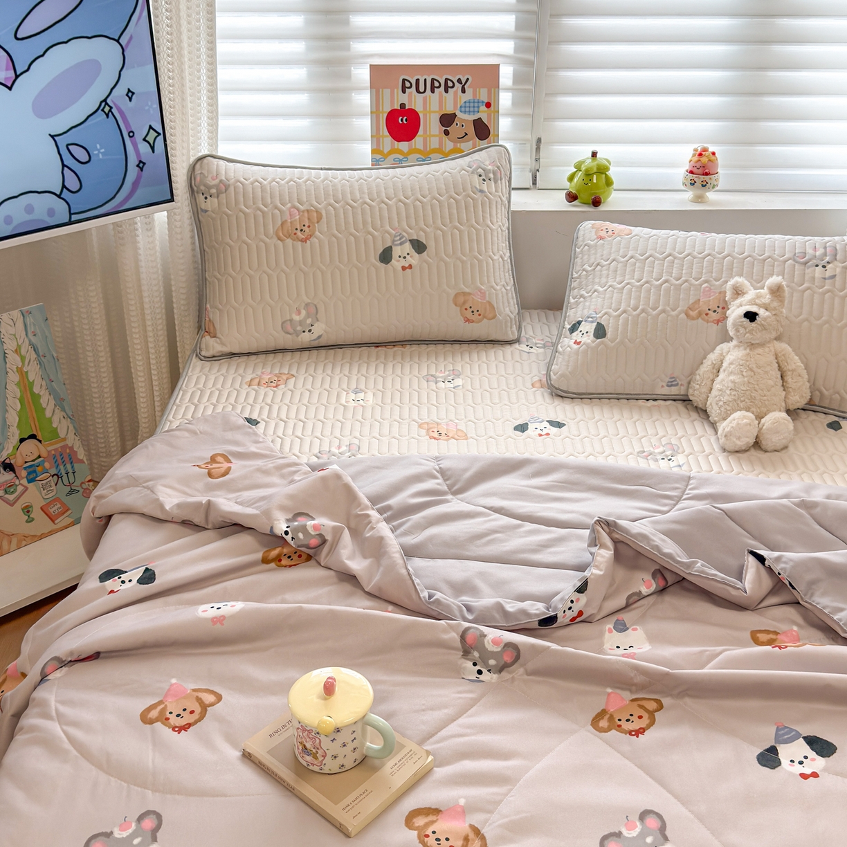 91家纺网 家纺一手货源 找家纺 慕尚家纺 2026新款乳胶凉席夏被空调被夏凉被套装组合 灰色奶狗