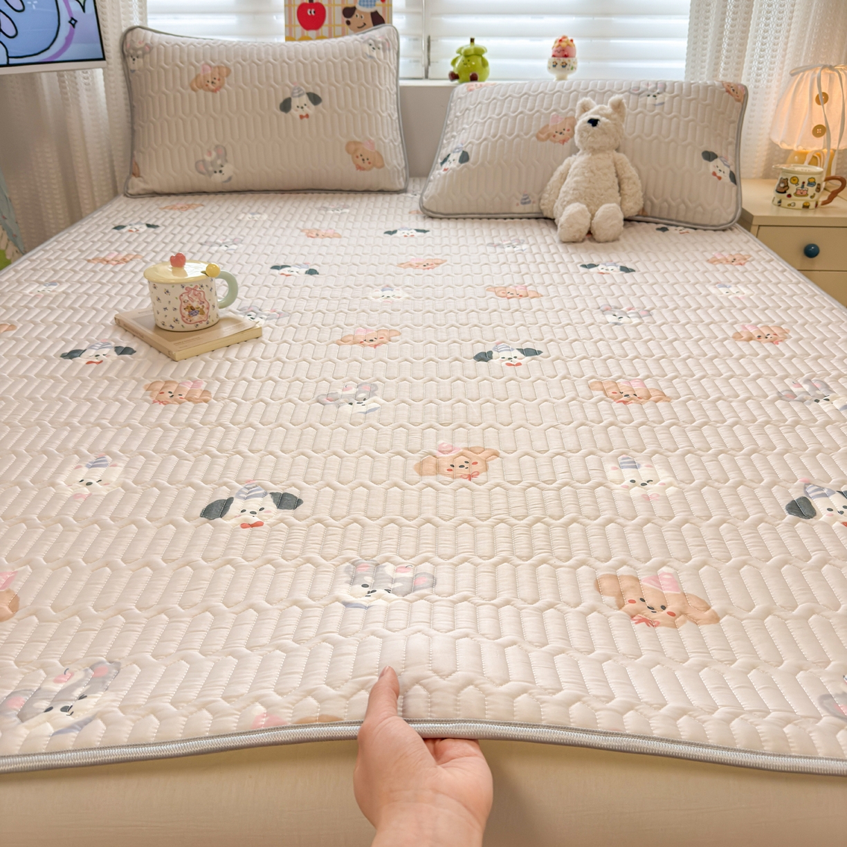 91家纺网 家纺一手货源 找家纺 慕尚家纺 2026新款乳胶凉席夏被空调被夏凉被套装组合 灰色奶狗