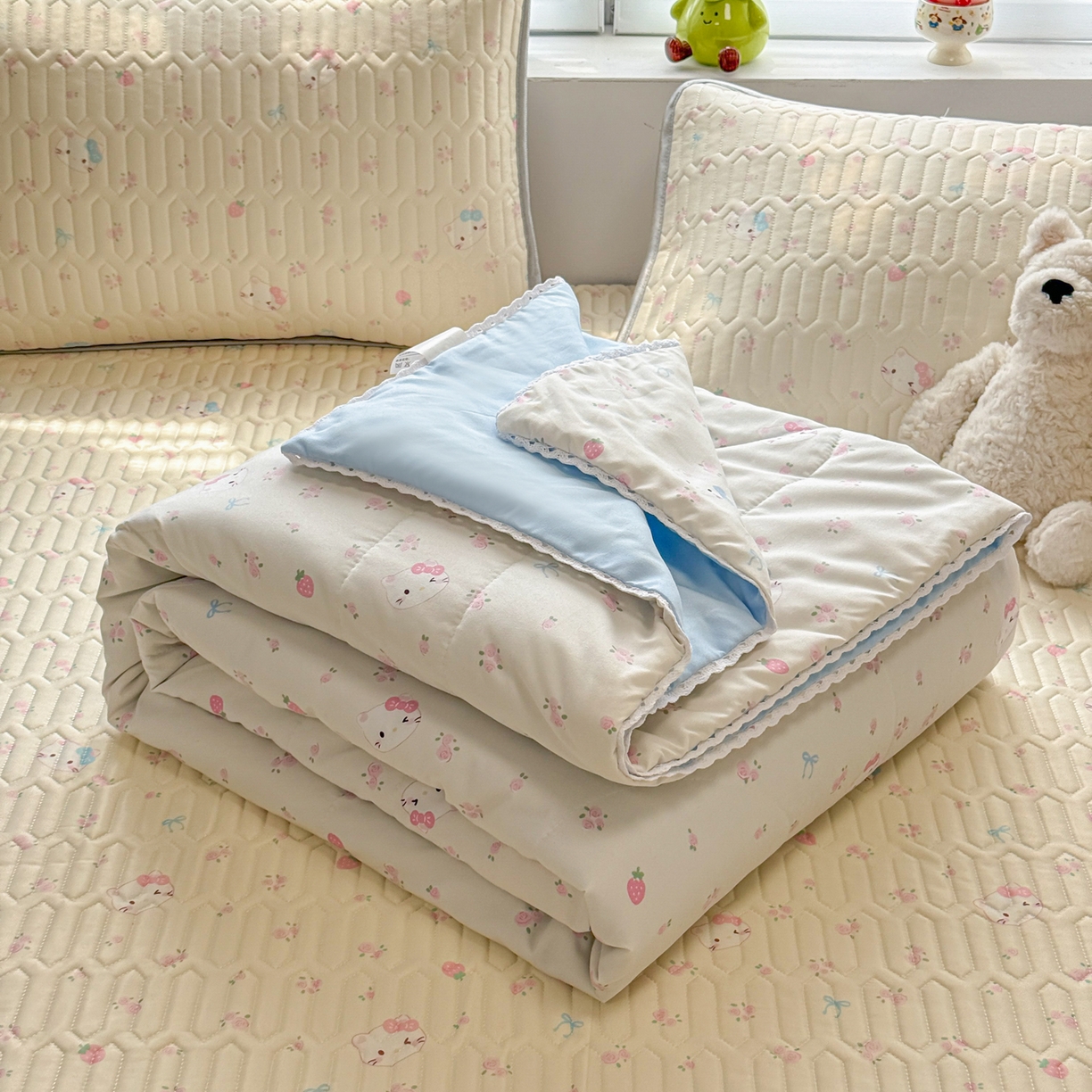 91家纺网 家纺一手货源 找家纺 慕尚家纺 2026新款乳胶凉席夏被空调被夏凉被套装组合 可爱kt