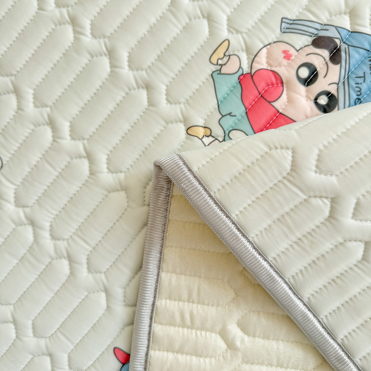 91家纺网 家纺一手货源 找家纺 慕尚家纺 2026新款乳胶凉席夏被空调被夏凉被套装组合 蜡笔小新