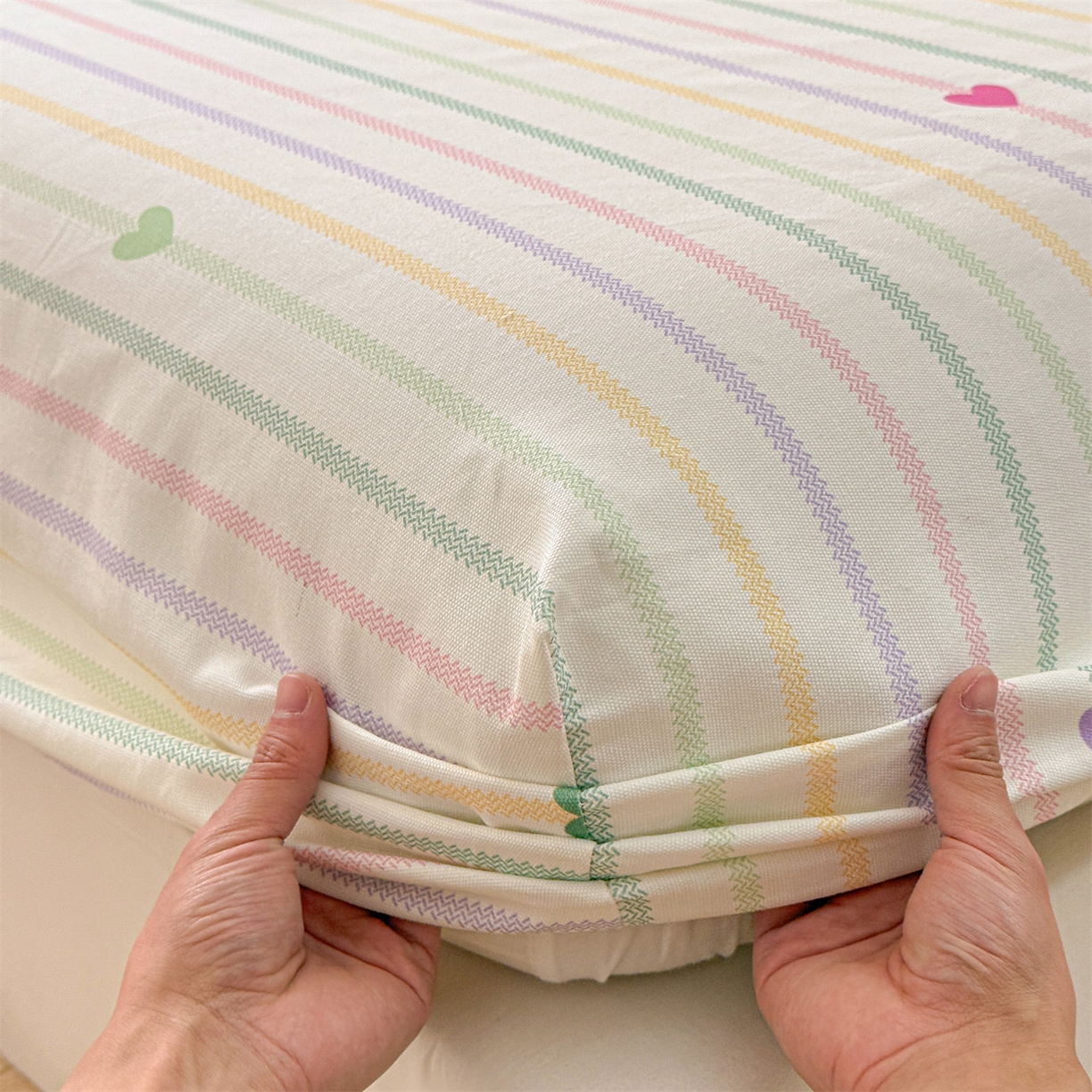 91家纺网 家纺一手货源 找家纺 名兮家居 2026春夏新款A类全棉纯棉老粗布床笠 床笠单件 竖条小爱心