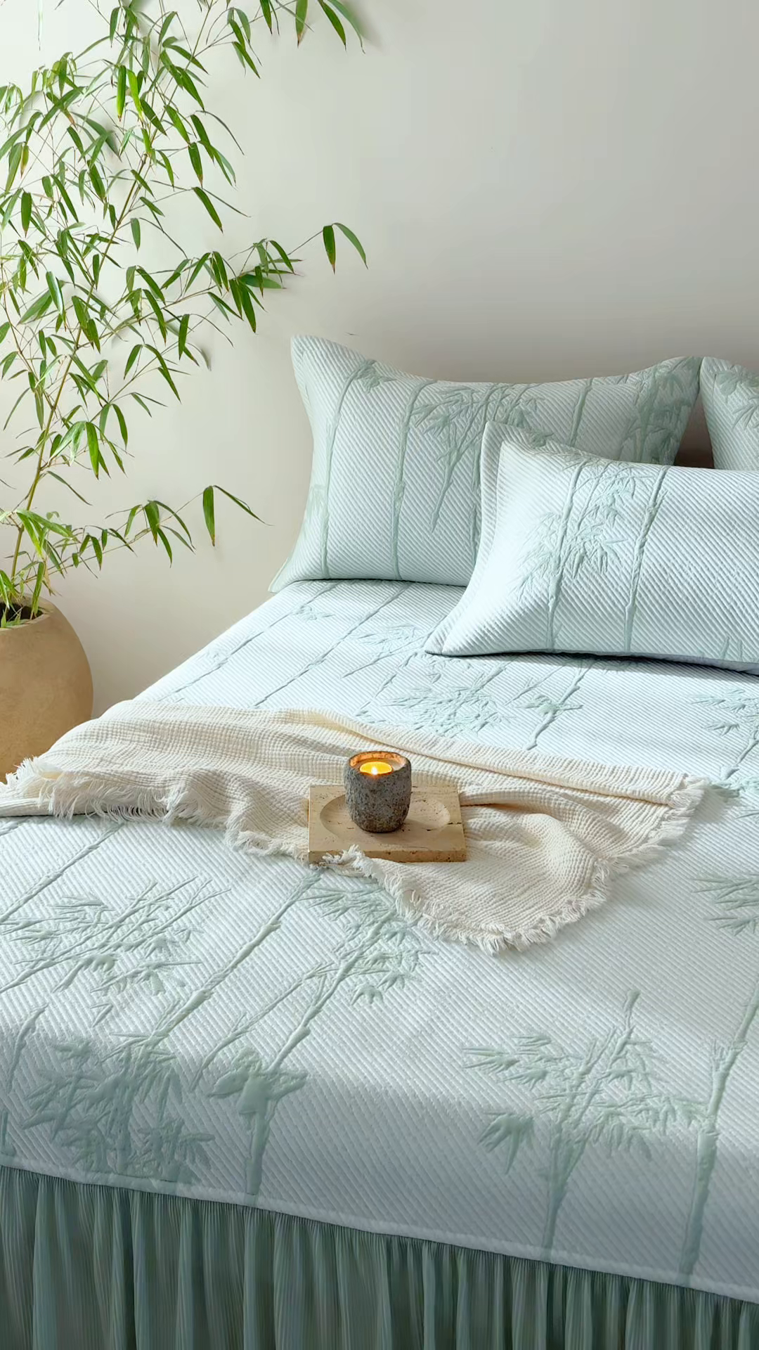 91家纺网 家纺一手货源 找家纺 （总）金绣美居 2026春夏新款PE高分子复合凉感席双面提床裙款凉席三件套-竹影