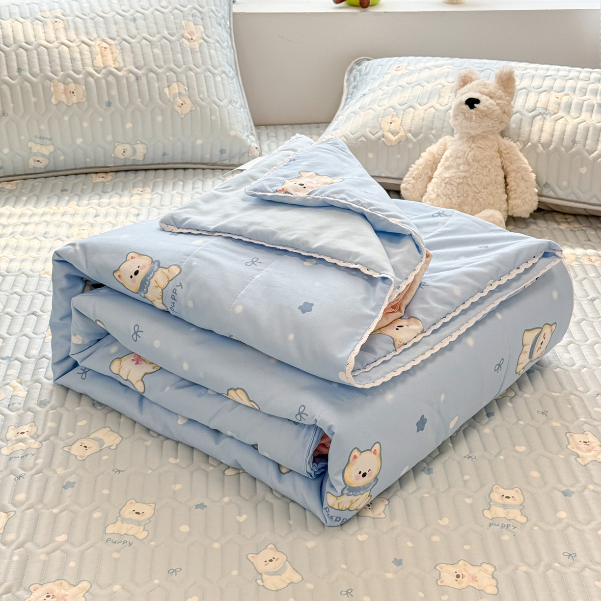 91家纺网 家纺一手货源 找家纺 慕尚家纺 2026新款乳胶凉席夏被空调被夏凉被套装组合 糯米狗