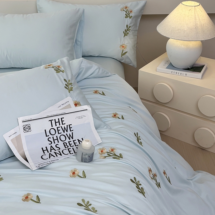 91家纺网 家纺一手货源 找家纺 合欢（原天一阁） 2026春夏新款50s双股长绒棉100支刺绣全棉纯棉四件套礼盒装 花颜-水军蓝