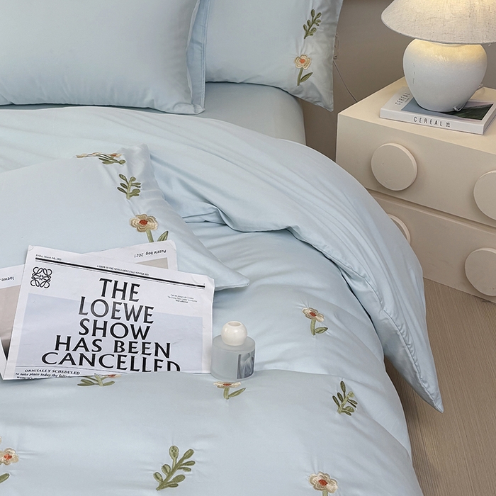 91家纺网 家纺一手货源 找家纺 合欢（原天一阁） 2026春夏新款50s双股长绒棉100支刺绣全棉纯棉四件套礼盒装 花颜-水军蓝