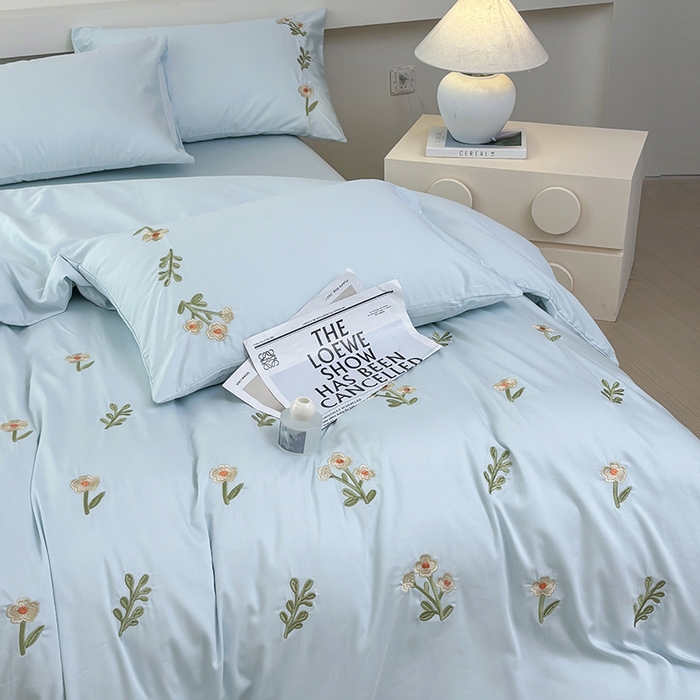 91家纺网 家纺一手货源 找家纺 合欢（原天一阁） 2026春夏新款50s双股长绒棉100支刺绣全棉纯棉四件套礼盒装 花颜-水军蓝