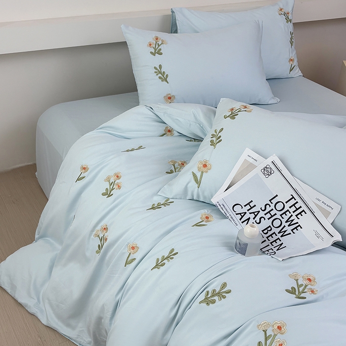 91家纺网 家纺一手货源 找家纺 合欢（原天一阁） 2026春夏新款50s双股长绒棉100支刺绣全棉纯棉四件套礼盒装 花颜-水军蓝