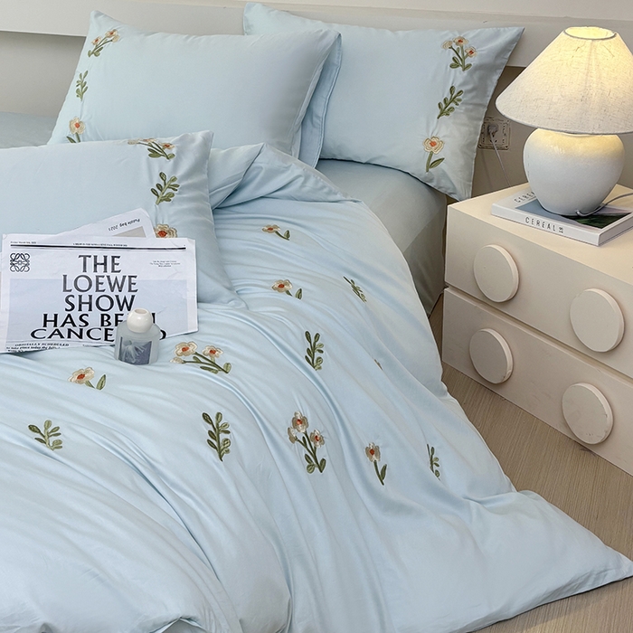 91家纺网 家纺一手货源 找家纺 合欢（原天一阁） 2026春夏新款50s双股长绒棉100支刺绣全棉纯棉四件套礼盒装 花颜-水军蓝