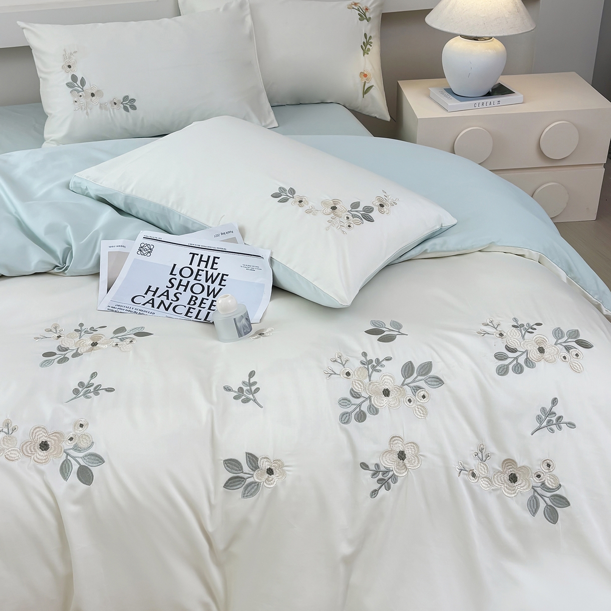 91家纺网 家纺一手货源 找家纺 合欢（原天一阁） 2026春夏新款50s双股长绒棉100支刺绣全棉纯棉四件套礼盒装 清欢-流苏白+蓝