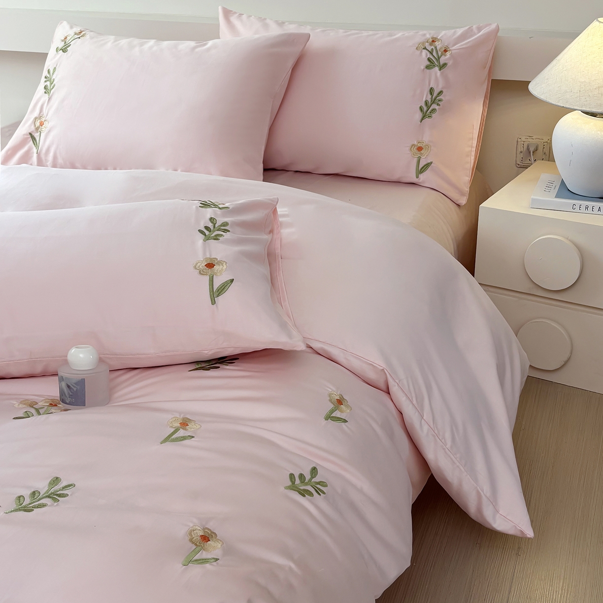 91家纺网 家纺一手货源 找家纺 合欢（原天一阁） 2026春夏新款50s双股长绒棉100支刺绣全棉纯棉四件套礼盒装 花颜-暖心粉