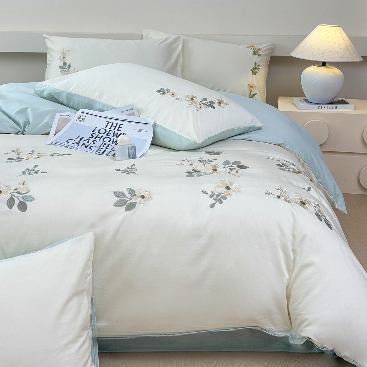 91家纺网 家纺一手货源 找家纺 合欢（原天一阁） 2026春夏新款50s双股长绒棉100支刺绣全棉纯棉四件套礼盒装 清欢-流苏白+蓝