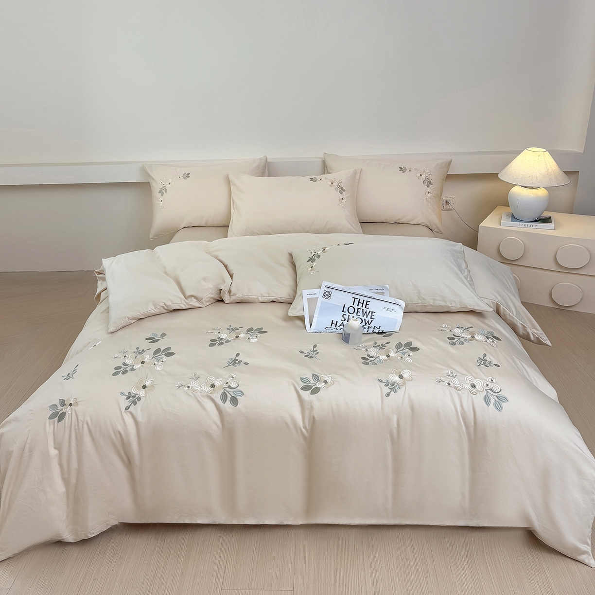 91家纺网 家纺一手货源 找家纺 合欢（原天一阁） 2026春夏新款50s双股长绒棉100支刺绣全棉纯棉四件套礼盒装 清欢-香槟金