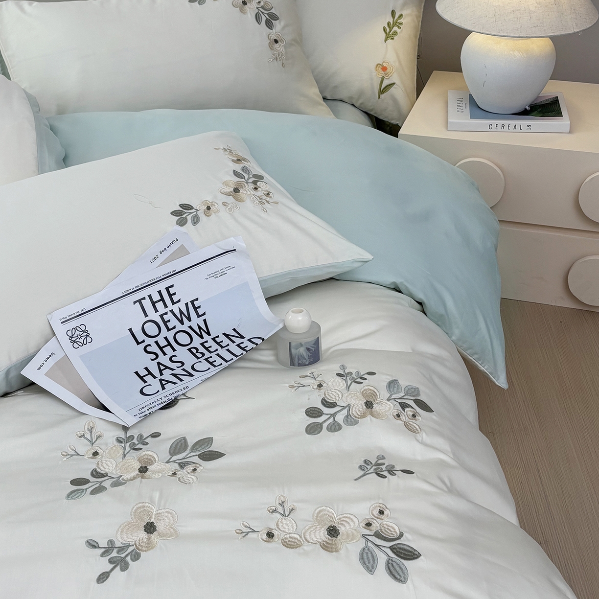 91家纺网 家纺一手货源 找家纺 合欢（原天一阁） 2026春夏新款50s双股长绒棉100支刺绣全棉纯棉四件套礼盒装 清欢-流苏白+蓝