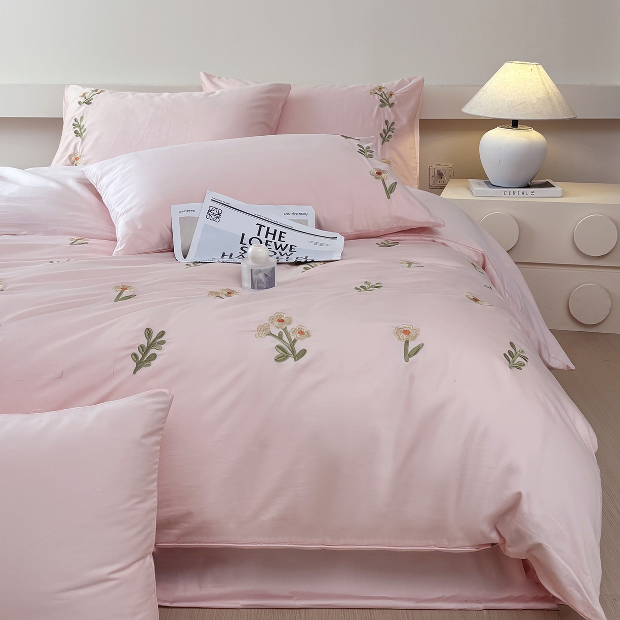 91家纺网 家纺一手货源 找家纺 合欢（原天一阁） 2026春夏新款50s双股长绒棉100支刺绣全棉纯棉四件套礼盒装 花颜-暖心粉