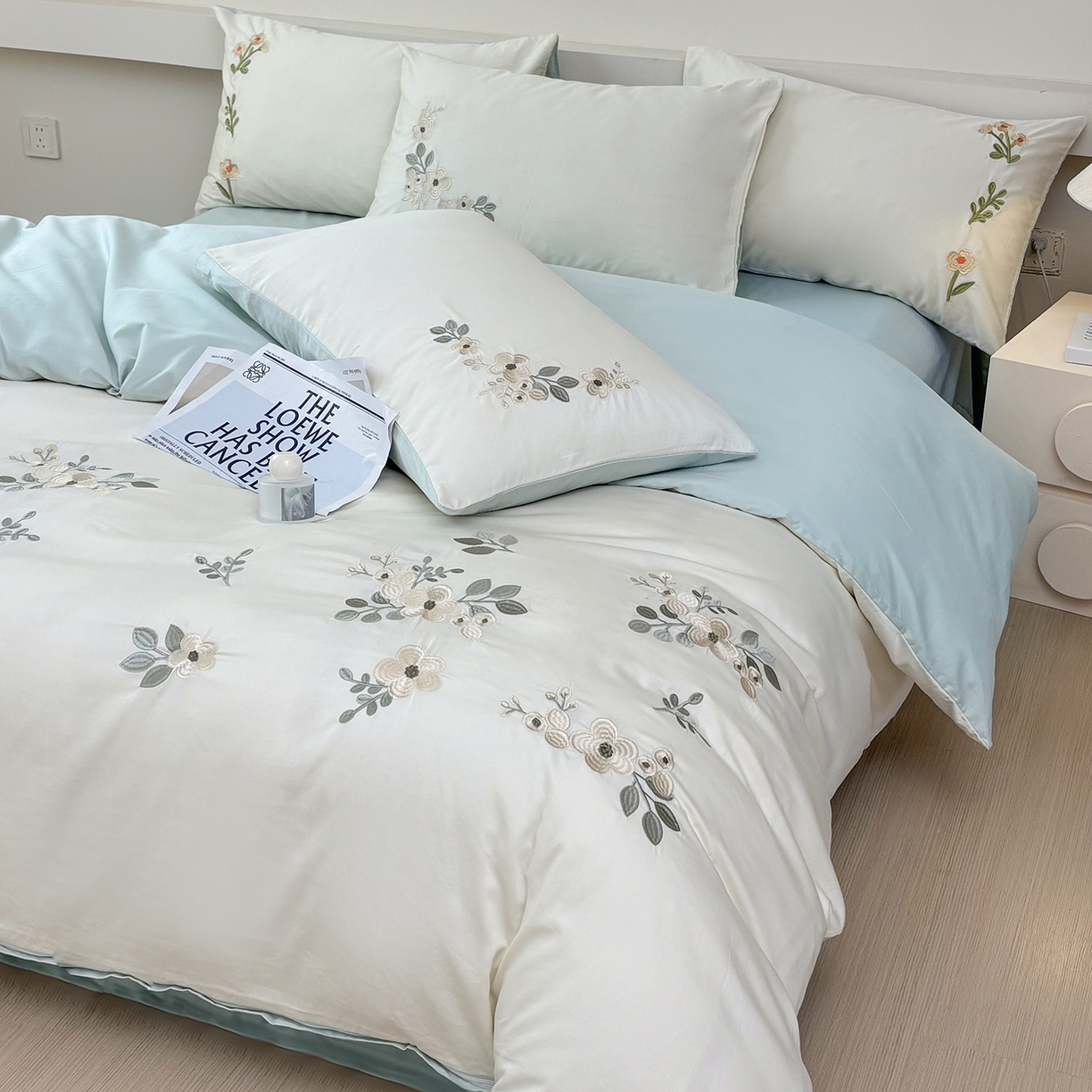 91家纺网 家纺一手货源 找家纺 合欢（原天一阁） 2026春夏新款50s双股长绒棉100支刺绣全棉纯棉四件套礼盒装 清欢-流苏白+蓝