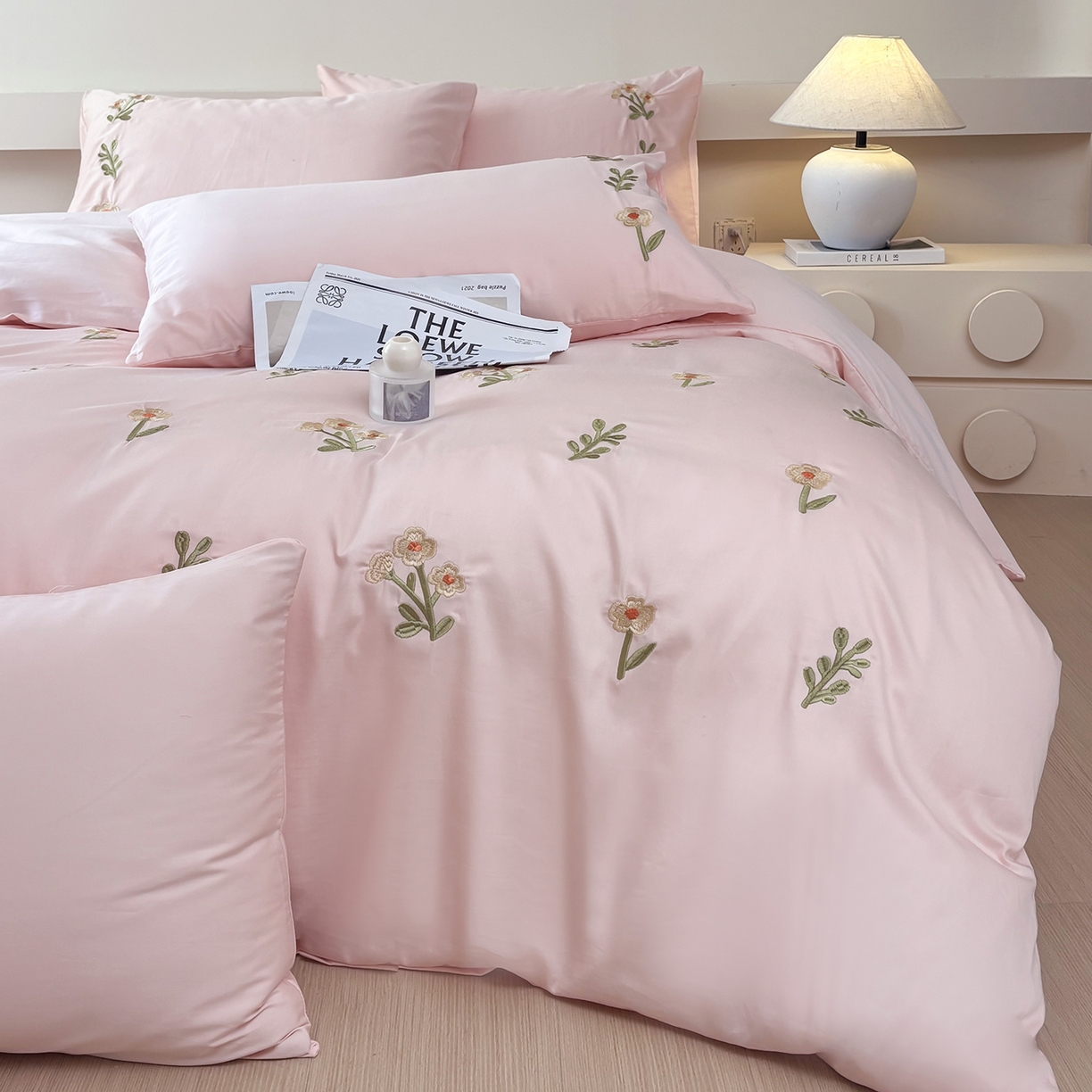 91家纺网 家纺一手货源 找家纺 合欢（原天一阁） 2026春夏新款50s双股长绒棉100支刺绣全棉纯棉四件套礼盒装 花颜-暖心粉