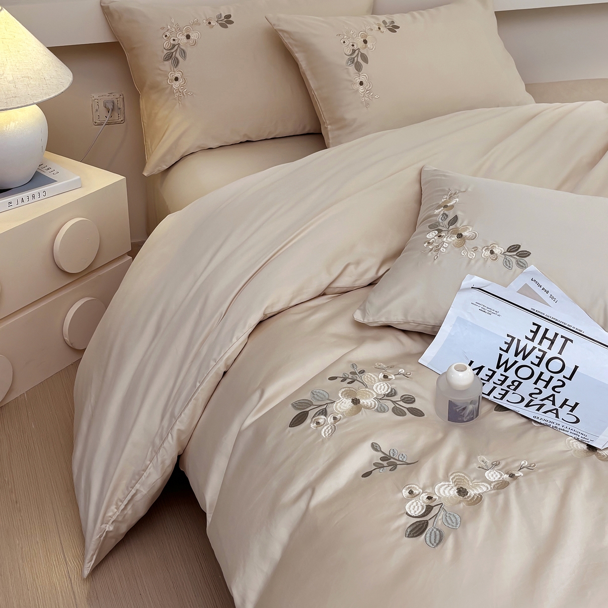 91家纺网 家纺一手货源 找家纺 合欢（原天一阁） 2026春夏新款50s双股长绒棉100支刺绣全棉纯棉四件套礼盒装 清欢-香槟金