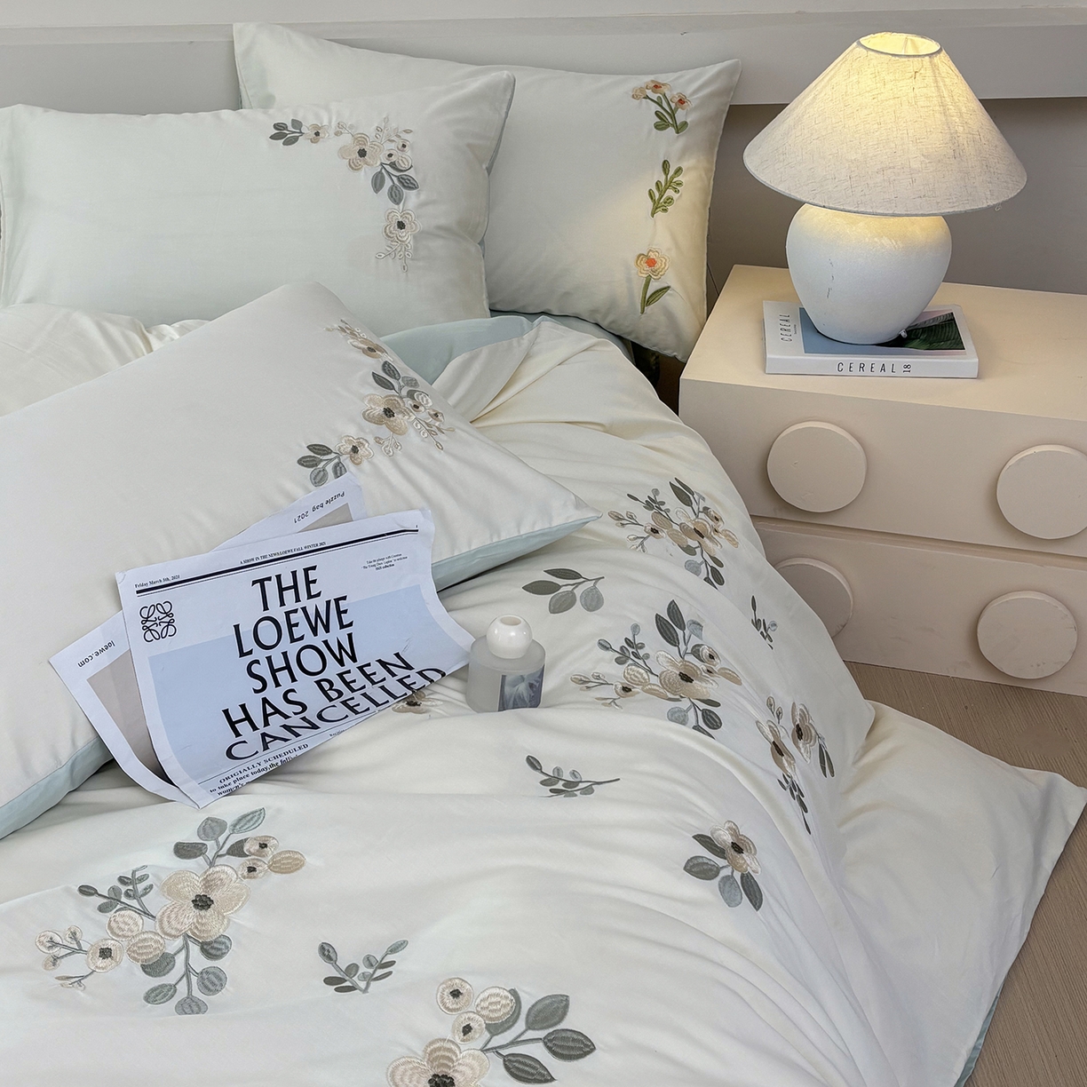 91家纺网 家纺一手货源 找家纺 合欢（原天一阁） 2026春夏新款50s双股长绒棉100支刺绣全棉纯棉四件套礼盒装 清欢-流苏白+蓝