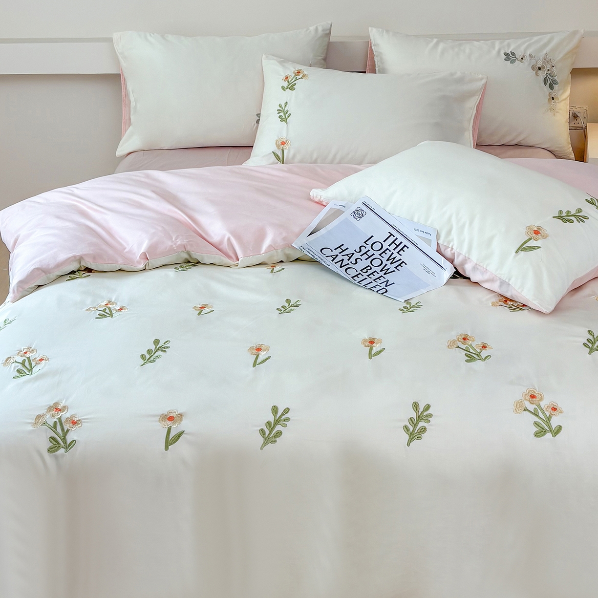 91家纺网 家纺一手货源 找家纺 合欢（原天一阁） 2026春夏新款50s双股长绒棉100支刺绣全棉纯棉四件套礼盒装 花颜-奶白+粉