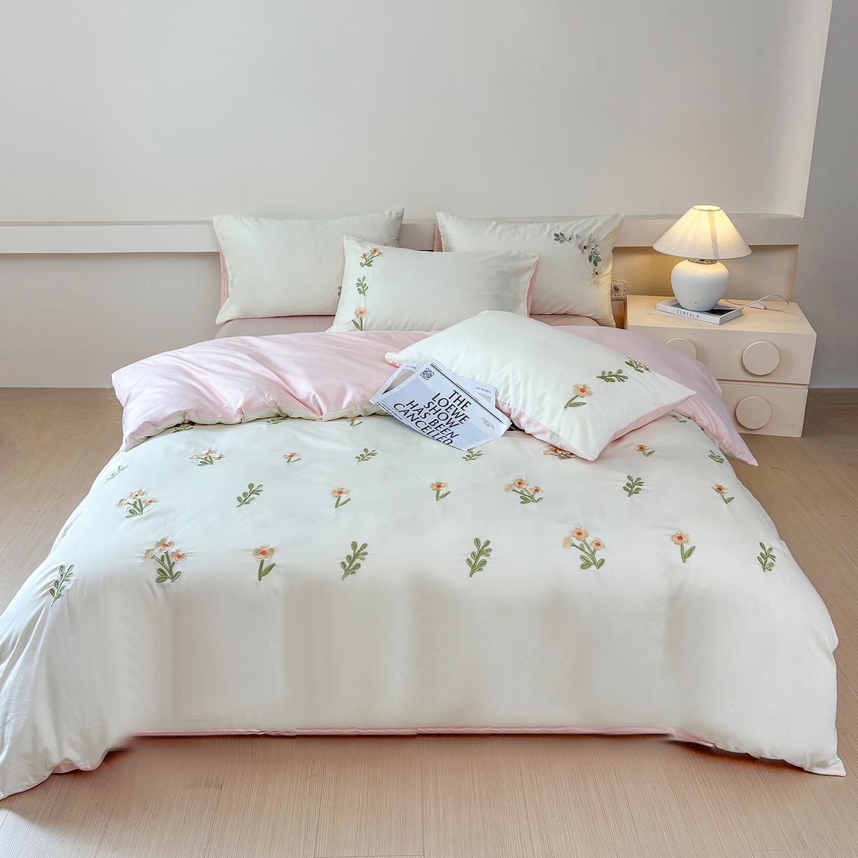 91家纺网 家纺一手货源 找家纺 合欢（原天一阁） 2026春夏新款50s双股长绒棉100支刺绣全棉纯棉四件套礼盒装 花颜-奶白+粉