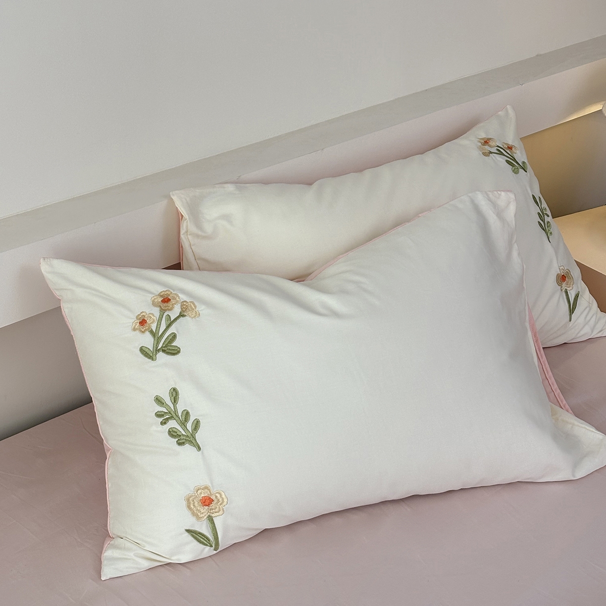 91家纺网 家纺一手货源 找家纺 合欢（原天一阁） 2026春夏新款50s双股长绒棉100支刺绣全棉纯棉四件套礼盒装 花颜-奶白+粉