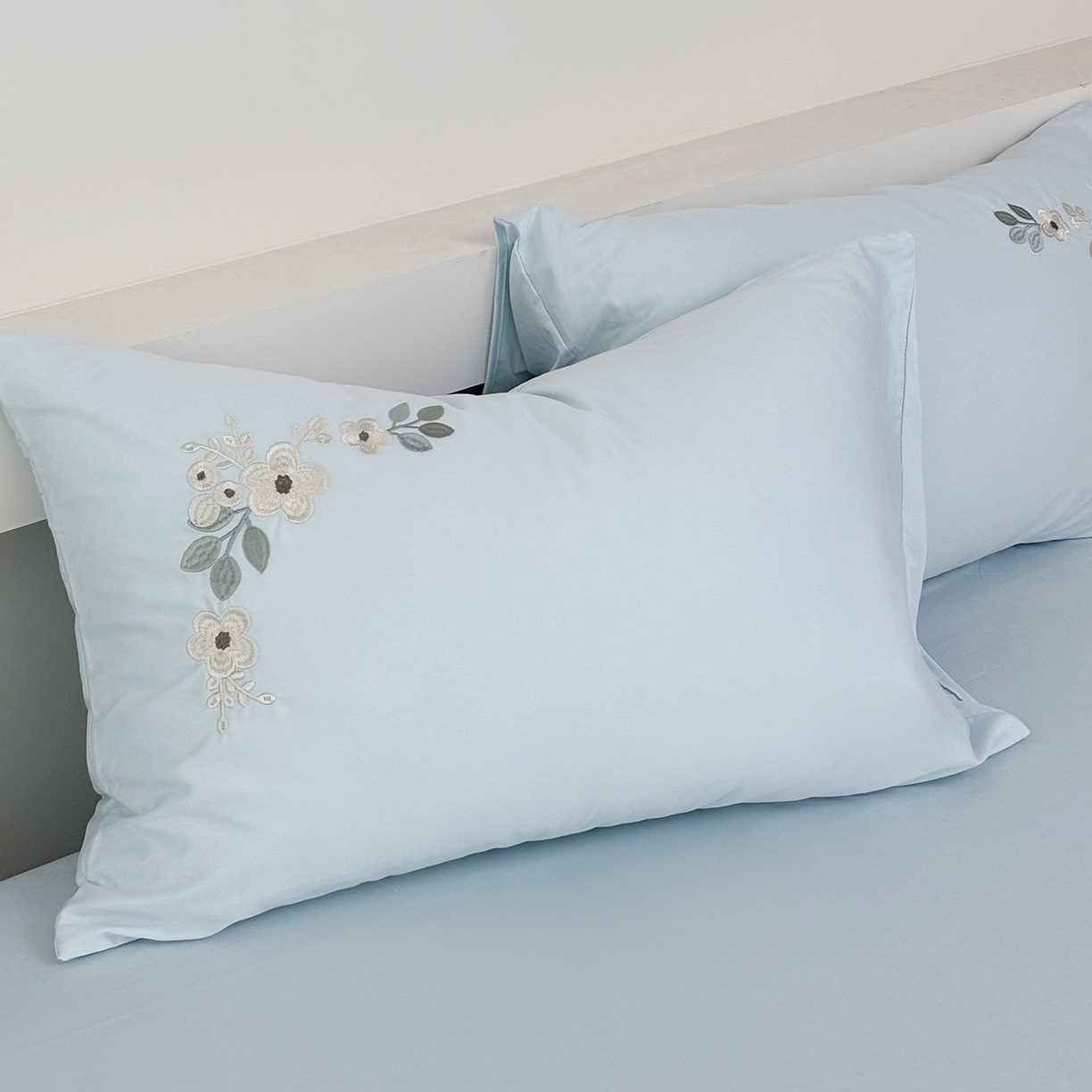 91家纺网 家纺一手货源 找家纺 合欢（原天一阁） 2026春夏新款50s双股长绒棉100支刺绣全棉纯棉四件套礼盒装 清欢-水军蓝