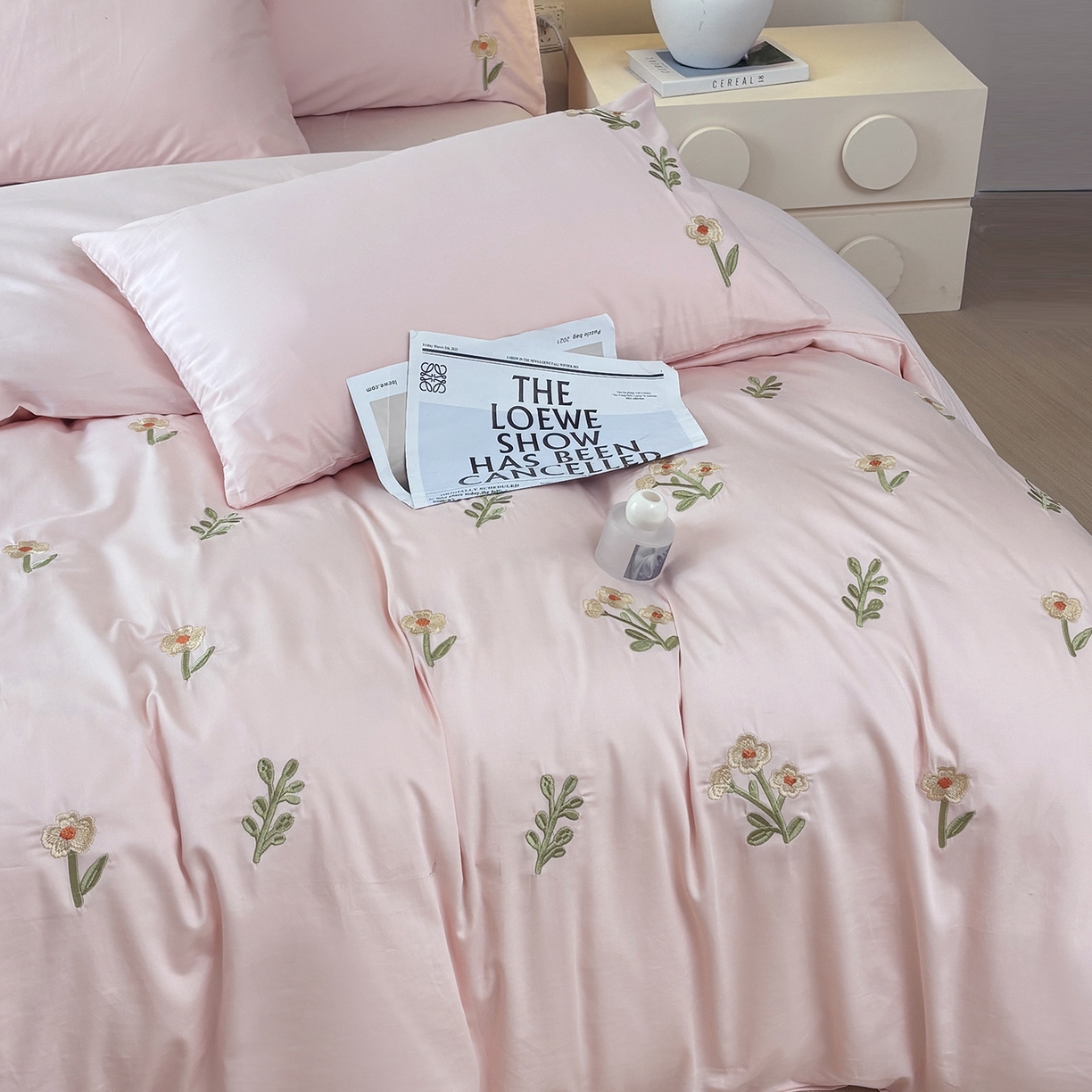 91家纺网 家纺一手货源 找家纺 合欢（原天一阁） 2026春夏新款50s双股长绒棉100支刺绣全棉纯棉四件套礼盒装 花颜-暖心粉