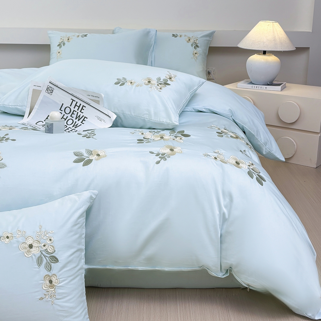 91家纺网 家纺一手货源 找家纺 合欢（原天一阁） 2026春夏新款50s双股长绒棉100支刺绣全棉纯棉四件套礼盒装 清欢-水军蓝