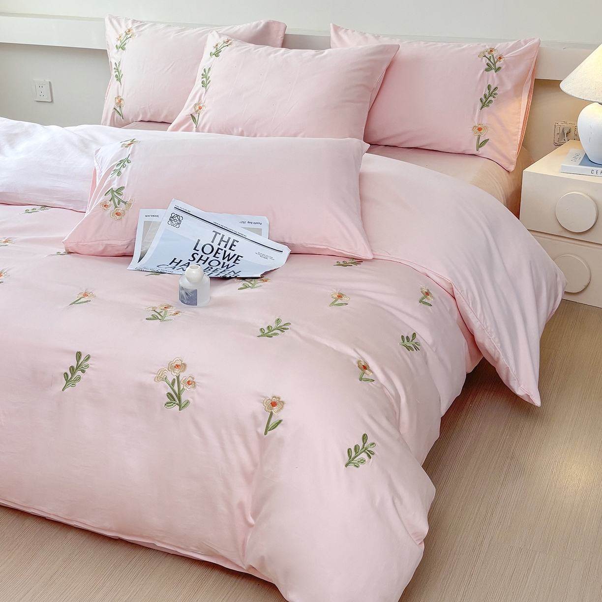 91家纺网 家纺一手货源 找家纺 合欢（原天一阁） 2026春夏新款50s双股长绒棉100支刺绣全棉纯棉四件套礼盒装 花颜-暖心粉