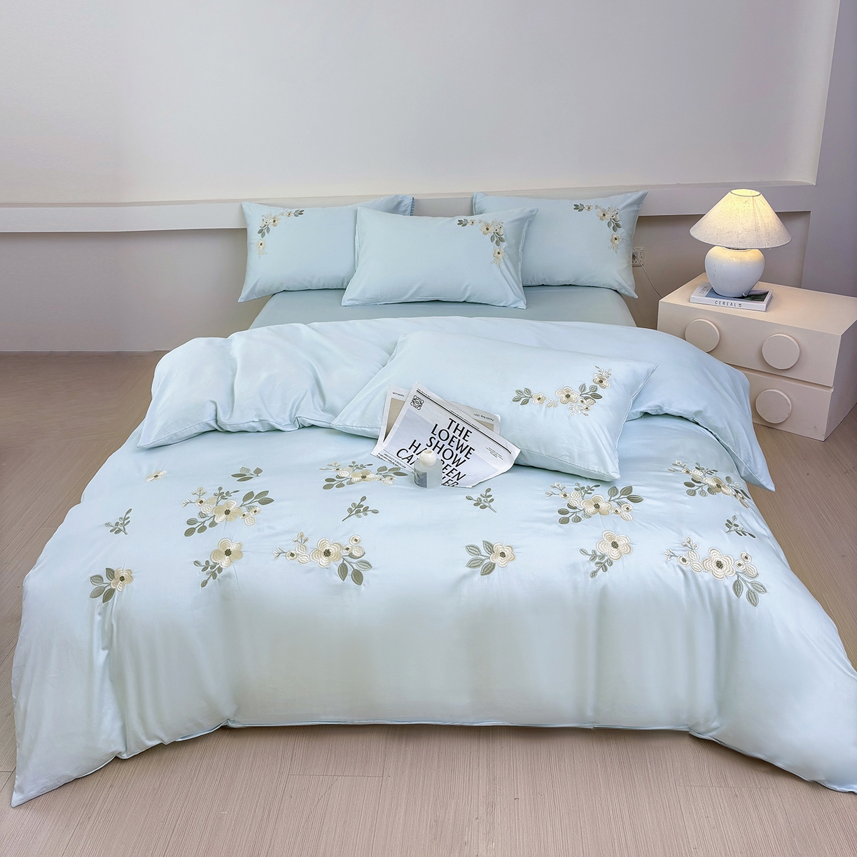 91家纺网 家纺一手货源 找家纺 合欢（原天一阁） 2026春夏新款50s双股长绒棉100支刺绣全棉纯棉四件套礼盒装 清欢-水军蓝