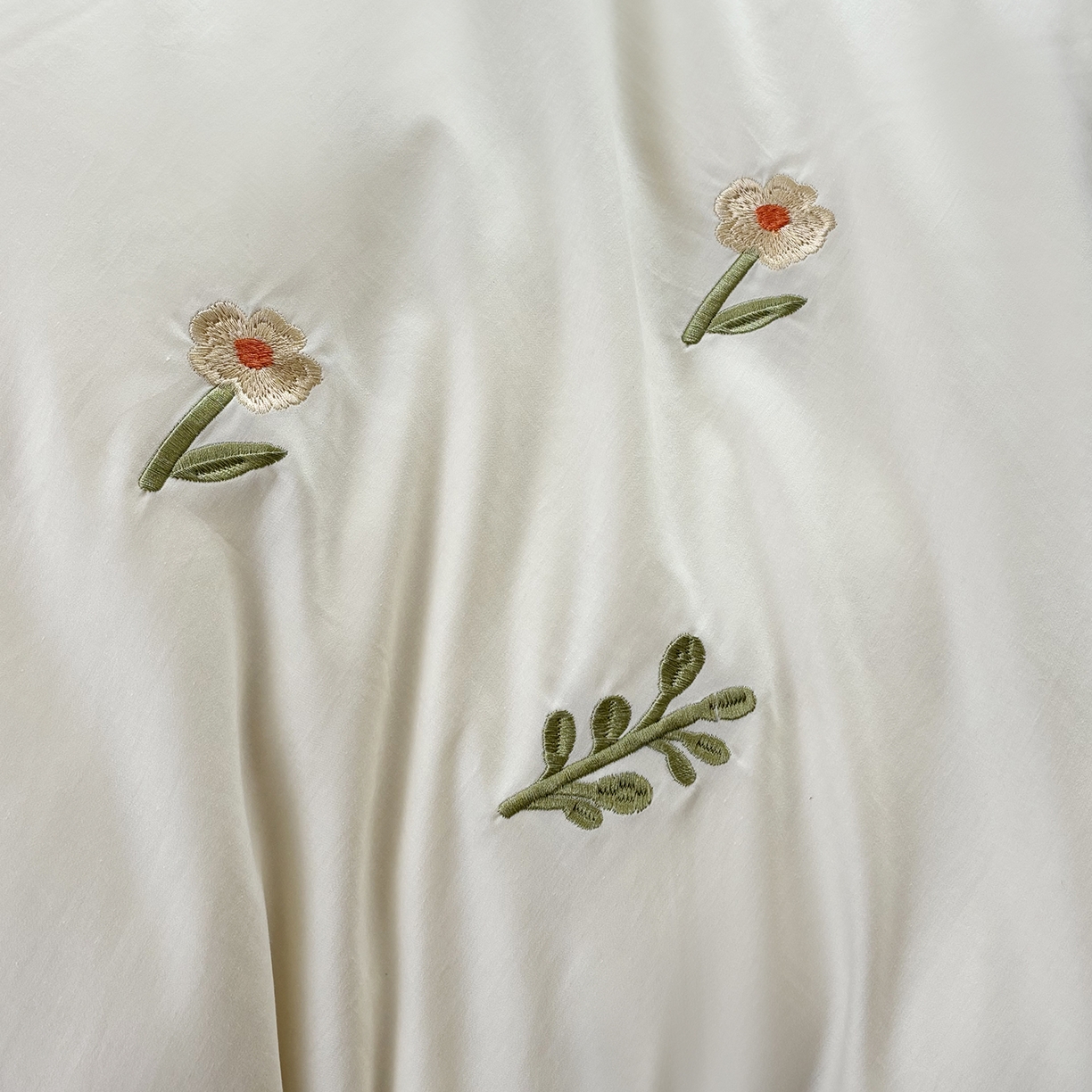 91家纺网 家纺一手货源 找家纺 合欢（原天一阁） 2026春夏新款50s双股长绒棉100支刺绣全棉纯棉四件套礼盒装 花颜-奶白+粉