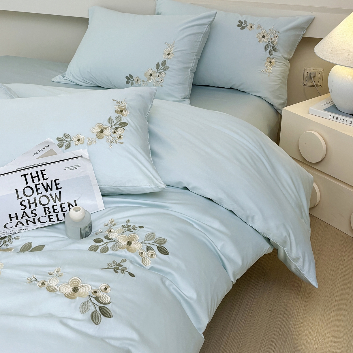 91家纺网 家纺一手货源 找家纺 合欢（原天一阁） 2026春夏新款50s双股长绒棉100支刺绣全棉纯棉四件套礼盒装 清欢-水军蓝